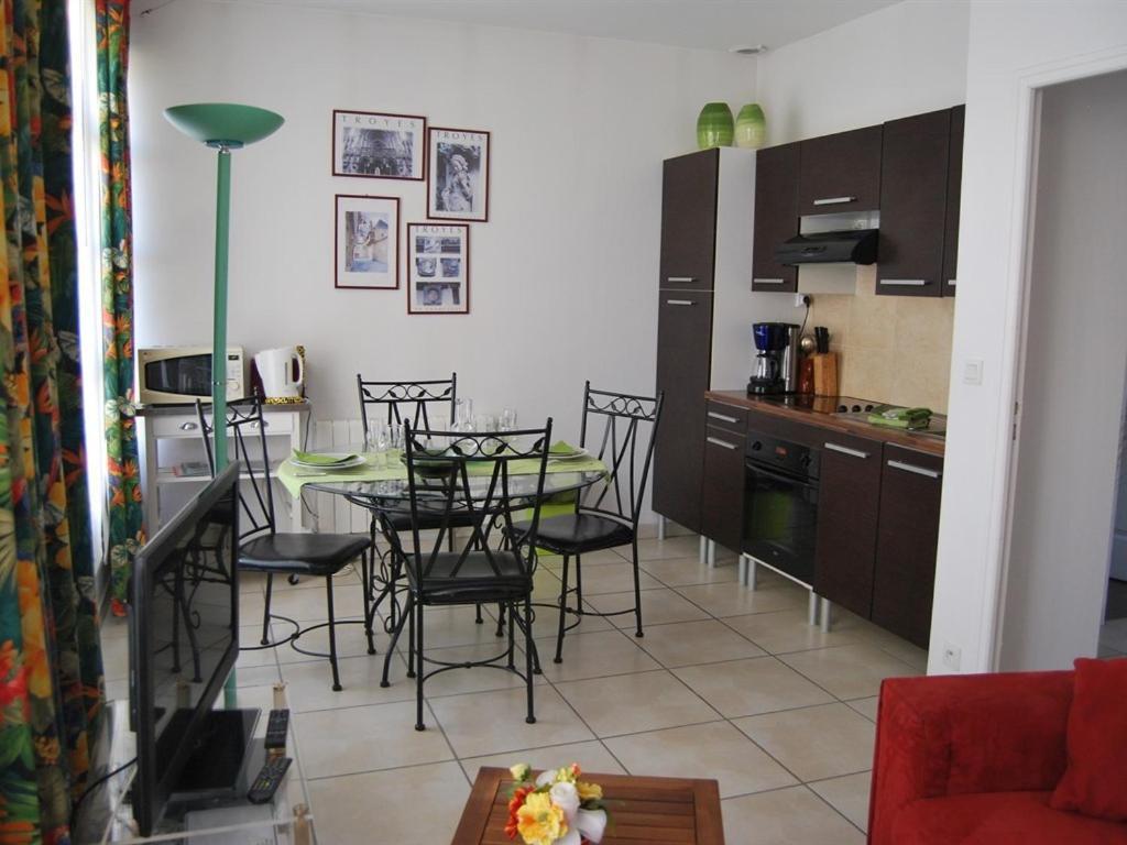 La Tour Boileau Apartment *